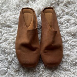 Kelsi Dagger Leather‎ Mule Clogs